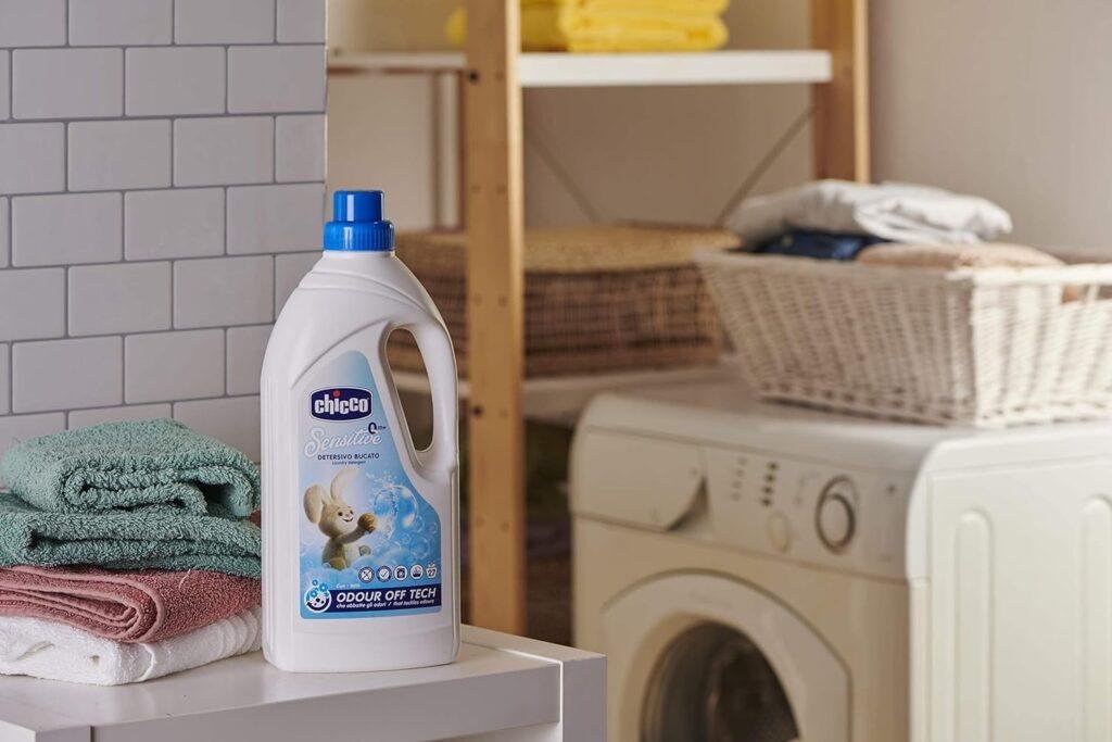 Chicco Sensitive Detersivo Bucato Ipoallergenico, rimuove Macchie e Odori, 0+ Mesi - 1.5 litri